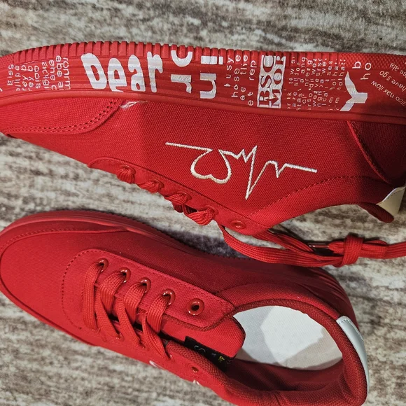 SHEIN Red Graphic Men's Sneakers - Picture 6 of 6